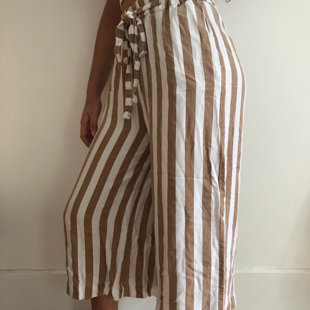 cute tan and white flowy pants!